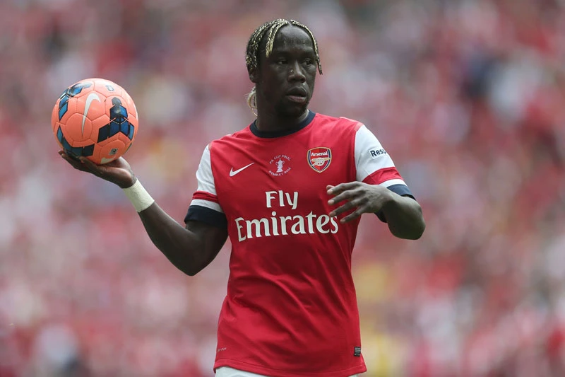 Hậu vệ phải: Bacary Sagna.