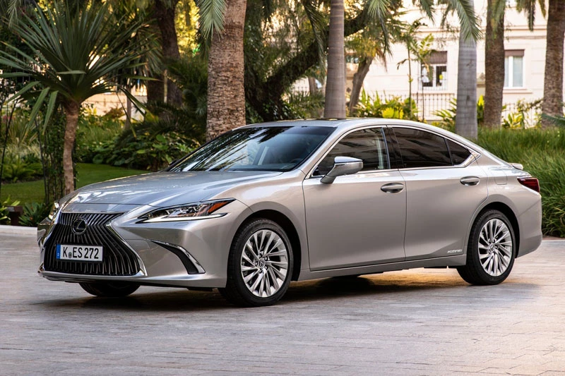 4. Lexus ES 2020 (giá khởi điểm: 39,900 USD).