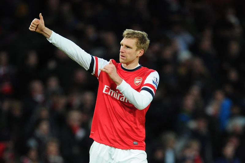 Trung vệ: Per Mertesacker.