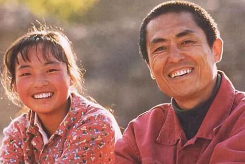 Đang chăn lợn ở quê cô bé 13 tuổi được Trương Nghệ Mưu tìm thấy rồi giúp nổi tiếng chỉ qua một đêm, hiện tại cuộc sống thế nào?