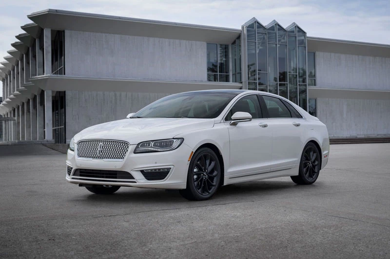 6. Lincoln MKZ 2020 (giá khởi điểm: 36.750 USD).