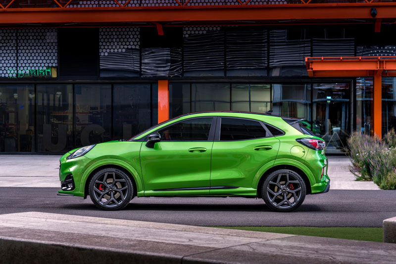 SUV thể thao dùng động cơ tăng áp, giá hơn 840 triệu