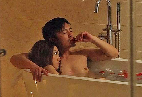 Những cảnh tắm chung 'nóng bỏng mắt' trên màn ảnh