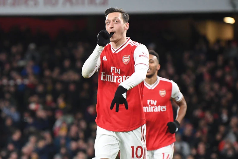 Tiền vệ tấn công: Mesut Ozil.