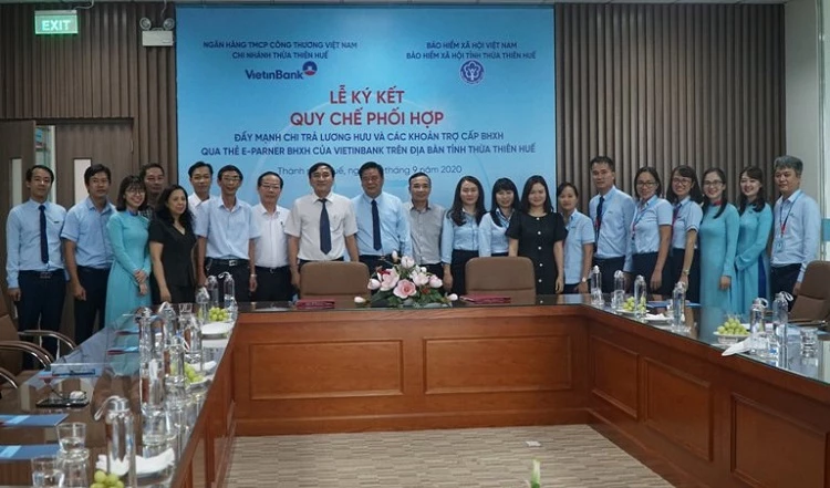 mục tiêu đến hết năm 2020, tỷ lệ người nhận lương hưu qua tài khoản thẻ E-Partner BHXH của VietinBank trên địa bàn tỉnh Thừa Thiên Huế sẽ tăng từ 32% lên 42%.