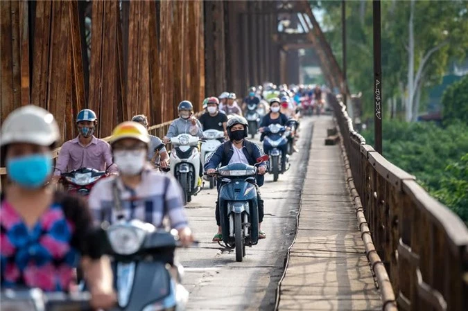 5 năm nữa, Hà Nội sẽ có 11 triệu chiếc xe máy trên đường phố. Ảnh: Bloomberg