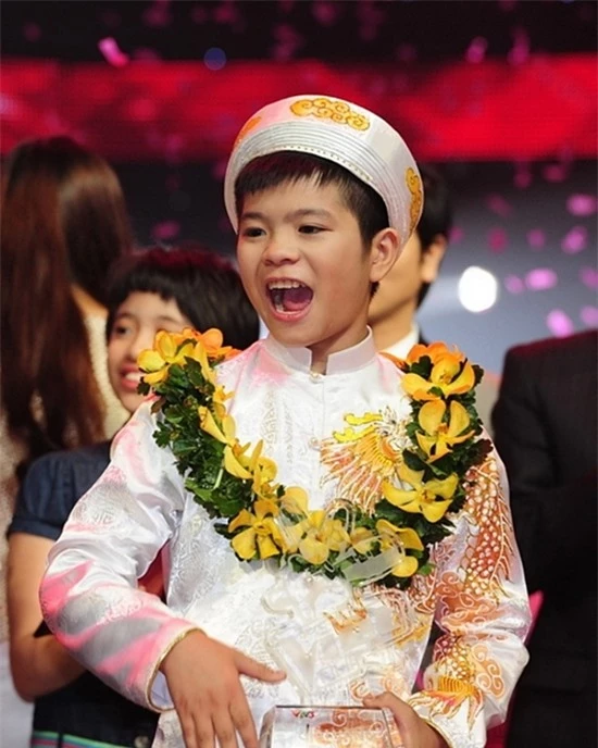 Thời điểm đăng quang cuộc thi Giọng hát Việt nhí mùa đầu tiên, Quang Anh mới 12 tuổi, vóc dáng nhỏ nhắn. Khi ấy, chiến thắng của cậu nhận được sự ủng hộ của đông đảo khán giả bởi tài năng âm nhạc và phong cách biểu diễn giàu năng lượng trên sân khấu.