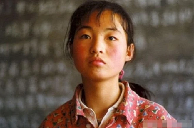 Đang chăn lợn ở quê cô bé 13 tuổi được Trương Nghệ Mưu tìm thấy rồi giúp nổi tiếng chỉ qua một đêm, hiện tại cuộc sống thế nào? 12