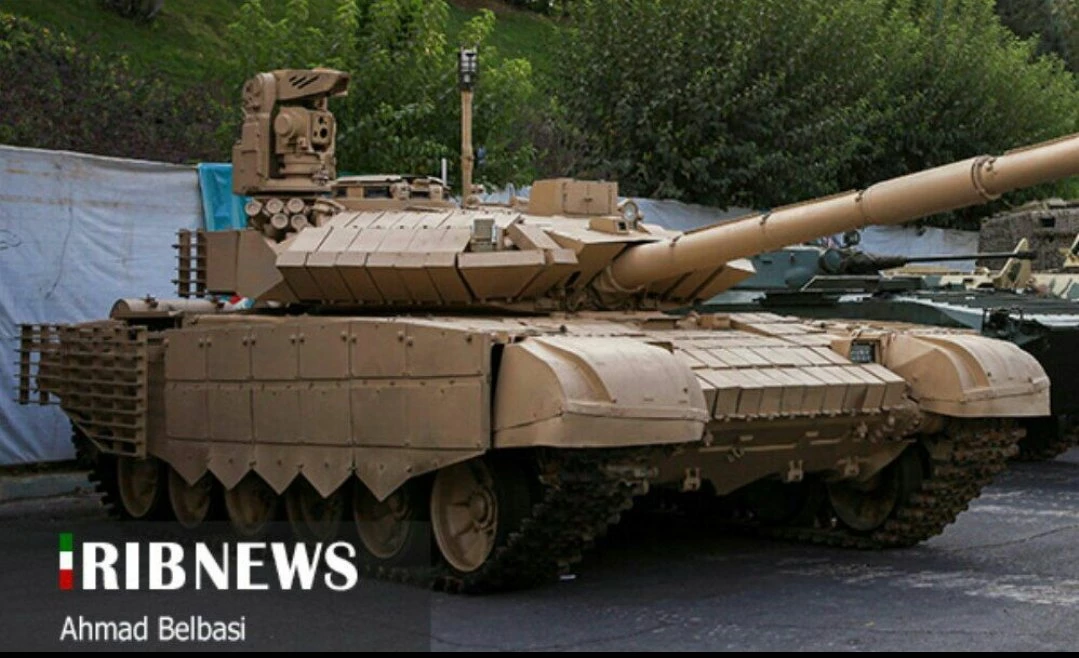 Xe tăng chiến đấu chủ lực T-72 do Iran tự nâng cấp. Ảnh: Vpk.