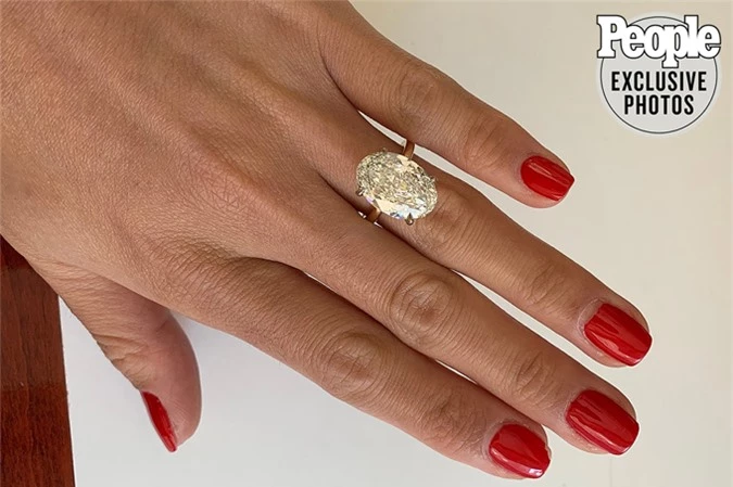 Chiếc nhẫn đính hôn 250.000 USD của Jasmine Tookes.