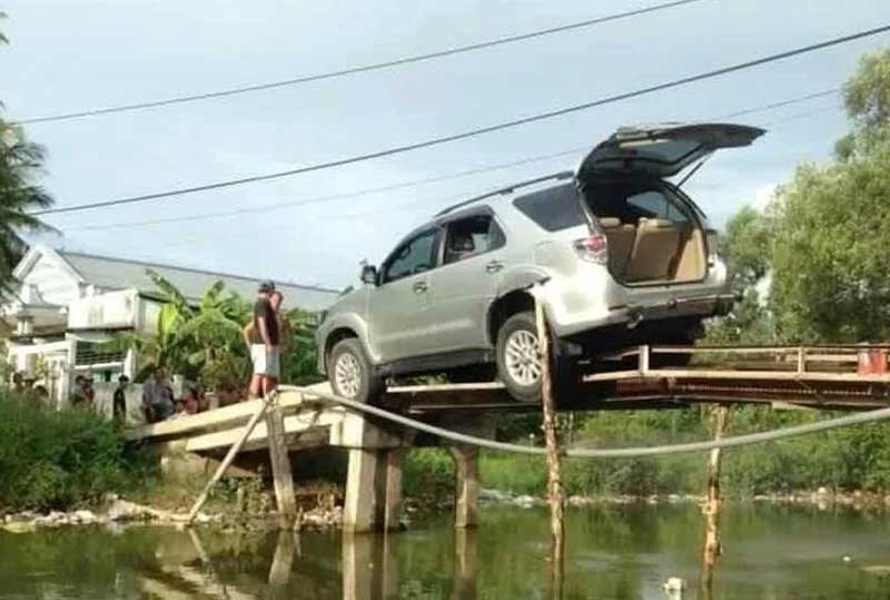 Không hiểu chuyện gì xảy ra.