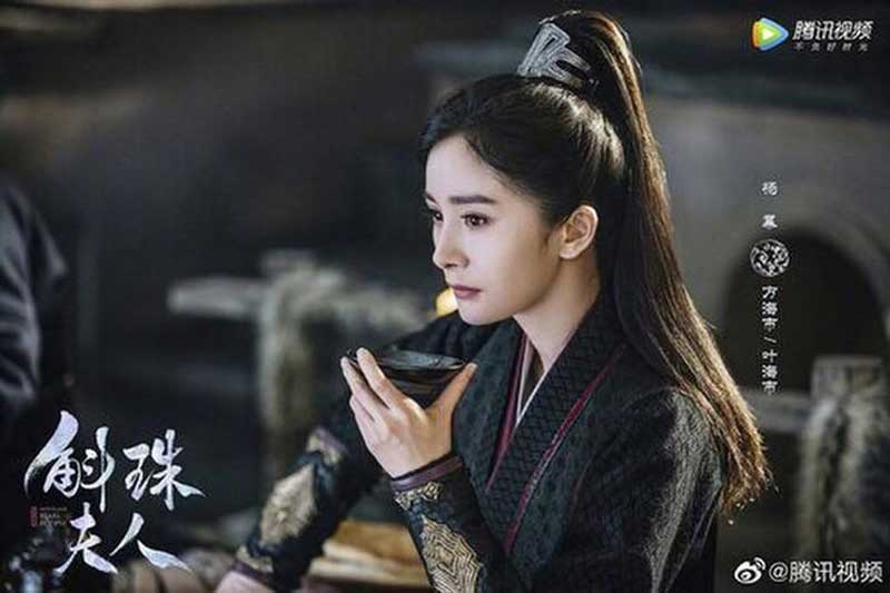 Khi mỹ nhân Hoa Ngữ giả trai trên màn ảnh: Người giống hệt đàn ông, kẻ vẫn lộ vòng 1