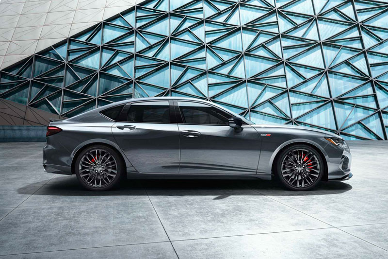 Sedan động cơ V6, giá 1,159 tỷ đồng, cạnh tranh với BMW 3 Series, Mercedes-Benz C-Class