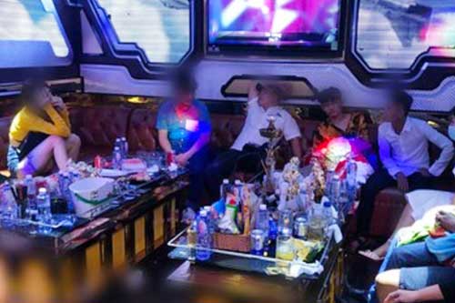 Xử lý 33 “dân bay” sử dụng ma túy trong quán karaoke ở TP. HCM