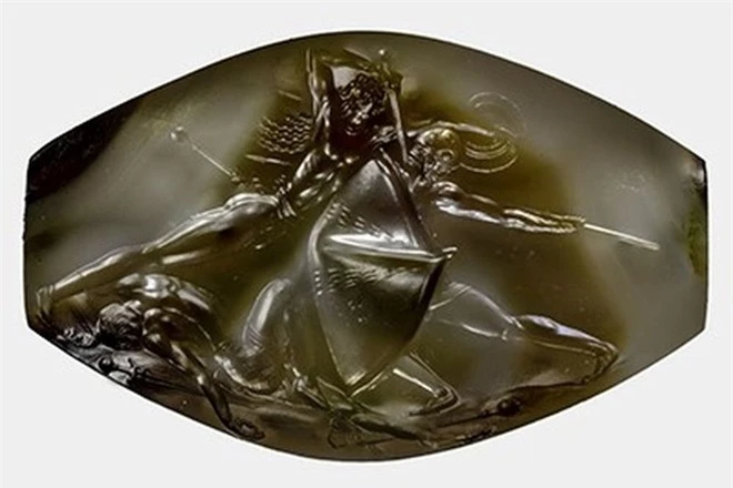 Kỹ xảo trạm khắc tinh vi trên viên ngọc 3500 năm tuổi ở Hy Lạp. Ảnh: Trí thức trẻ/Đại học Cincinnati (Mỹ)