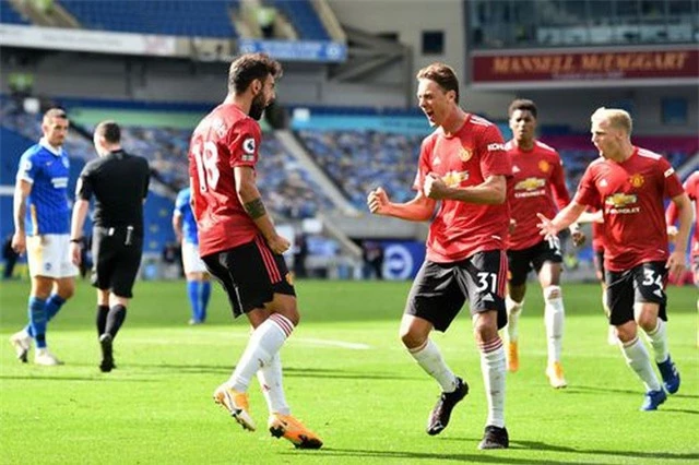 Brighton 2-3 Man Utd: Chiến thắng kịch tính - 2