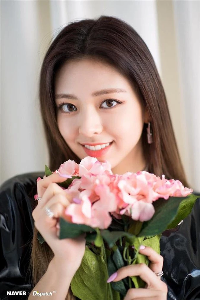 Top 5 idol nữ có đôi mắt đẹp nhất Kpop: Lisa (BLACKPINK) mê hoặc với vẻ đẹp long lanh, Jihyo (TWICE) thu hút mọi ánh nhìn - Ảnh 6
