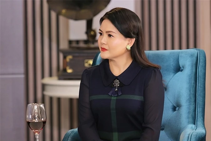 Chuyện Cuối Tuần chủ đề Mẹ kế mà thương con chồng với cuộc trò chuyện thẳng thắn giữa đạo diễn Lê Hoàng và nghệ sĩ cải lương Trinh Trinh sẽ được phát sóng vào 21h35 hôm nay ngày 26/9 trên kênh VTV9.