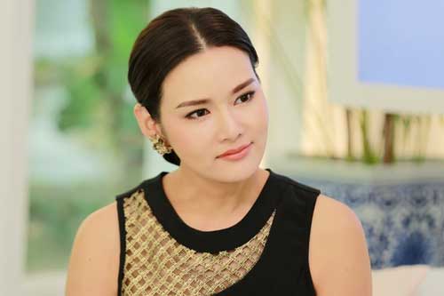 Chồng than vãn "anh em trai cả đời chẳng mời nhau được cốc trà đá", ngay lập tức chị dâu đưa ra một tờ giấy khiến tôi chết lặng