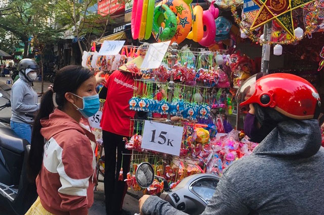 Thị trường lồng đèn Tết Trung thu: Hàng Việt chiếm ưu thế