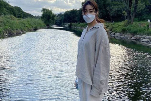 Tình cũ Hyun Bin lộ diện với sắc vóc khác lạ sau đám cưới riêng tư cùng bác sĩ Đông y