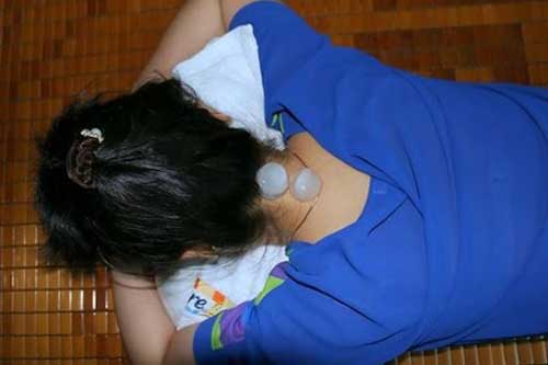 Nếu đặt viên đá lạnh sau gáy điều kỳ lạ gì sẽ đến với cơ thể ngay sau đó