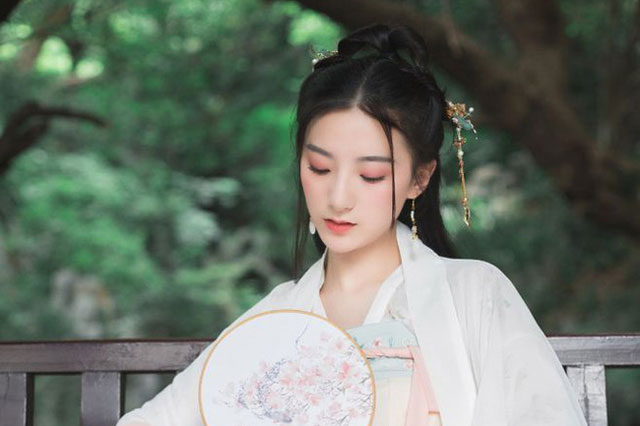 Chuyện về Hoàng hậu có dung mạo mỹ miều nhưng thủ đoạn tàn nhẫn: Mang gánh nặng phục hưng gia tộc, đoạt quyền của Hoàng đế để rồi kết thúc đau buồn