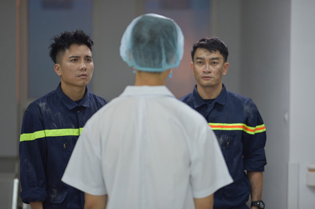 Nỗi khổ của dàn diễn viên "soái ca" đóng lính cứu hỏa trong "Lửa ấm"
