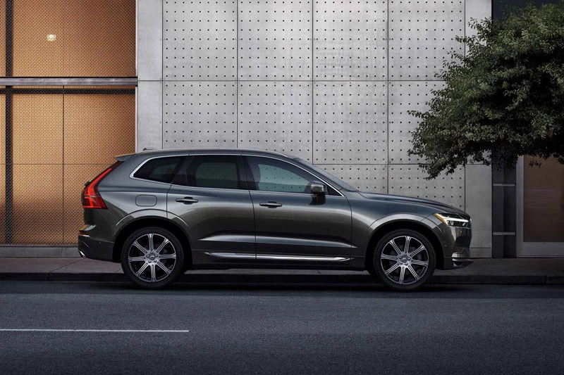 1. Volvo XC60 2020 (giá khởi điểm: 40.150 USD).