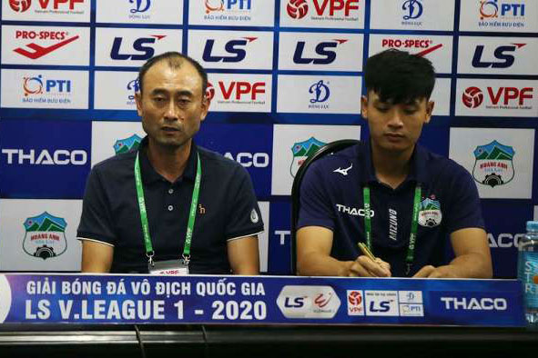 HLV Lee Tae-hoon: 'HAGL bị tâm lý nặng nề từ lúc chưa đá với SLNA'
