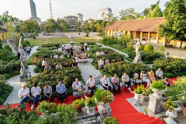 Trong thời gian nhà hát Cửu Tư Đài chưa được trùng tu phục hồi, “Bạch Trà Viên” hứa hẹn sẽ là điểm nhấn mới cho cho du khách tham quan cung An Định.