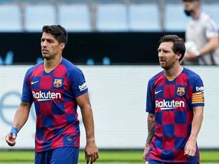 Suarez tự hào khi được Messi bảo vệ khi rời Barca