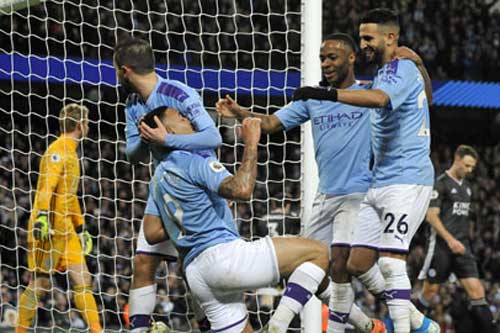 Man City hết sạch trung phong, cờ đến tay Liam Delap