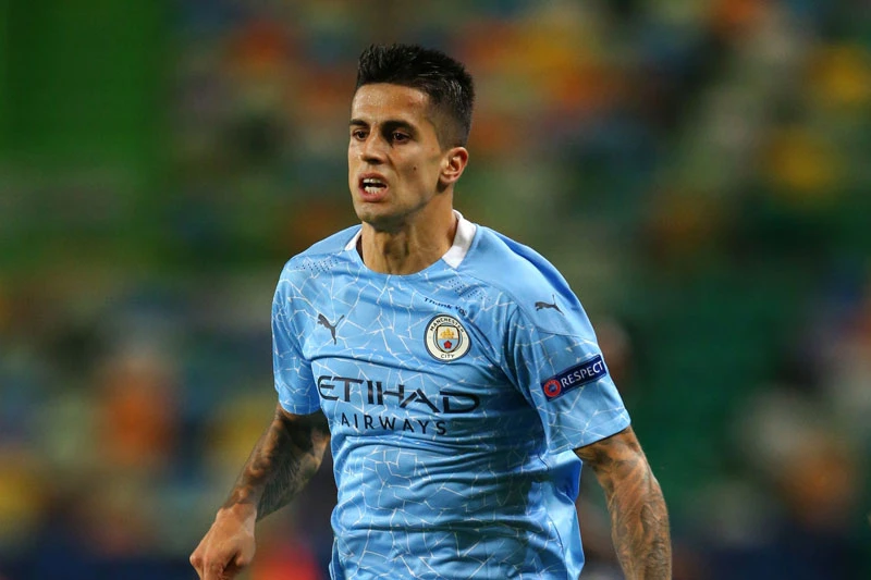 8. Joao Cancelo (Man City, định giá chuyển nhượng: 32,4 triệu bảng).