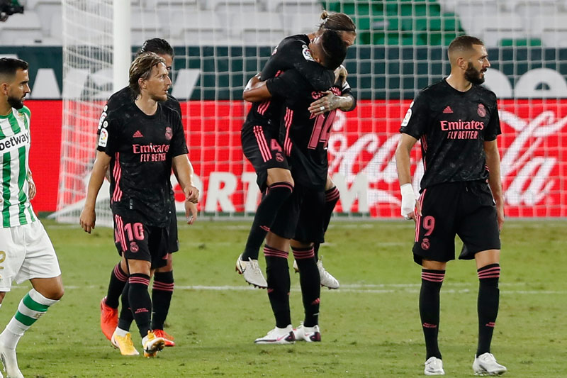 Kết quả Betis 2-3 Real Madrid: VAR giúp 'Kền kền trắng' có thắng lợi đầu tiên