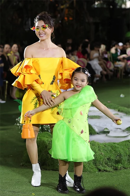 Dàn diễn viên đại náo sàn catwalk - 10