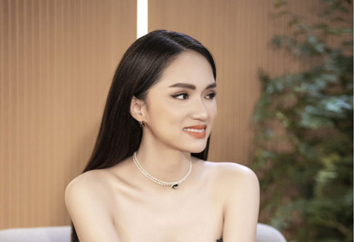 Hoa hậu Hương Giang: Chuyện tình cảm của một người chuyển giới áp lực kinh khủng