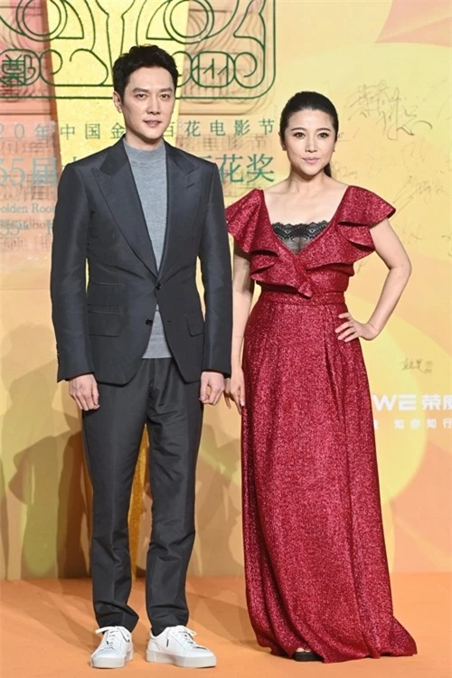 Bộ đôi diễn viên Phùng Thiệu Phong - Nhan Bính Yến.