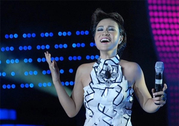 Sự nghiệp chậm rãi của Uyên Linh sau 10 năm đăng quang Vietnam Idol - Ảnh 2.