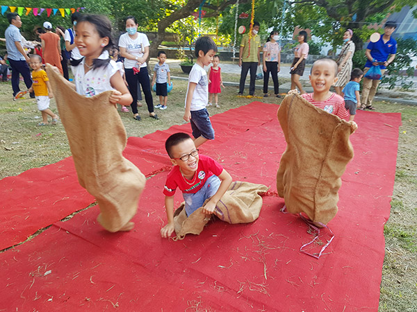 Đà Nẵng: Lễ hội “Rộn ràng đón trăng” tràn ngập tiếng cười của trẻ nhỏ, người lớn