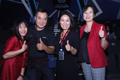 MC Lưu Minh Vũ khoe ảnh ekip Đường lên đỉnh Olympia năm đầu tiên, 20 năm đã thay đổi rất nhiều