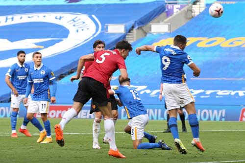 CĐV phê bình trọng tài, chê M.U không xứng đáng giành 3 điểm