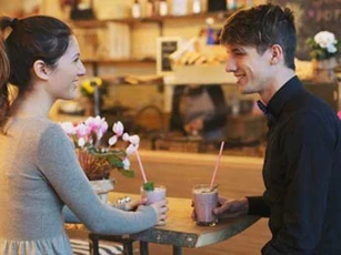Ngay lần đầu gặp mặt, cô gái trông hiền lành đáng yêu lại đưa ra yêu cầu khủng khiếp nhưng câu nói sau đó mới làm tôi thật sự choáng váng