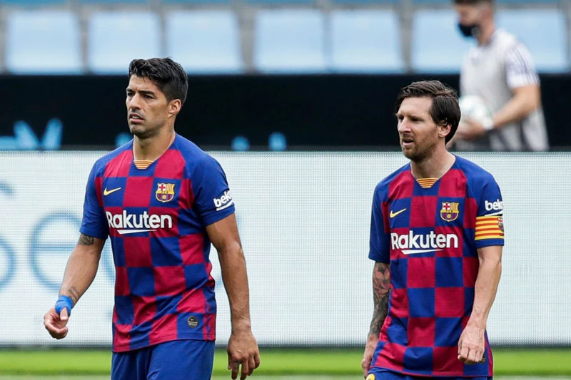 Suarez và Messi (phải).