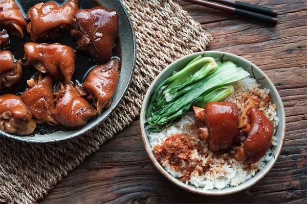 Mách bạn 3 mẹo giúp món chân giò om thơm mềm, không bị ngấy