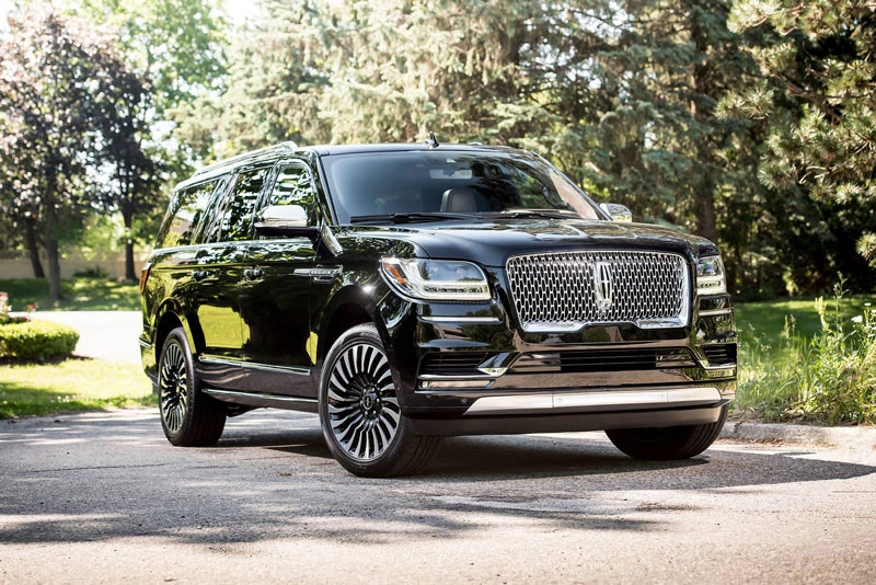 1. Lincoln Navigator 2020 (giá khởi điểm: 76.185 USD, điểm tổng thể: 8,8/10).