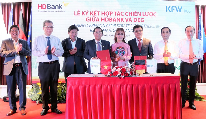 Toàn cảnh lễ ký kết hợp tác chiến lược giữa HDBank và DEG. 