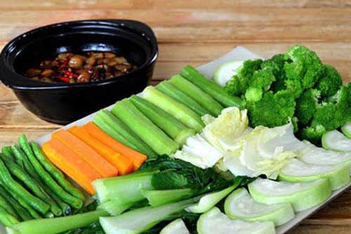 4 tuyệt chiêu giúp bạn luộc rau xanh mướt đậm vị, giàu dinh dưỡng