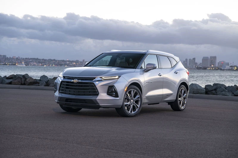 5. Chevrolet Traverse 2021 (giá khởi điểm: 29.800 USD, điểm tổng thể: 8/10).