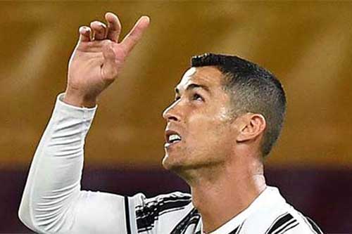 Ronaldo trở thành cầu thủ đầu tiên cán mốc 450 bàn ở các giải VĐQG châu Âu